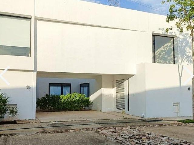CASA EN PRIVADA CON AMENIDADES | BBC |
