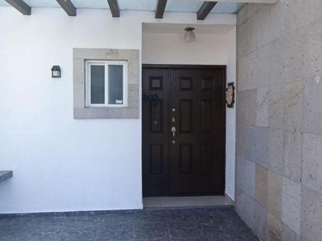 Casa en privada con club y jardines en Foresta Metepec