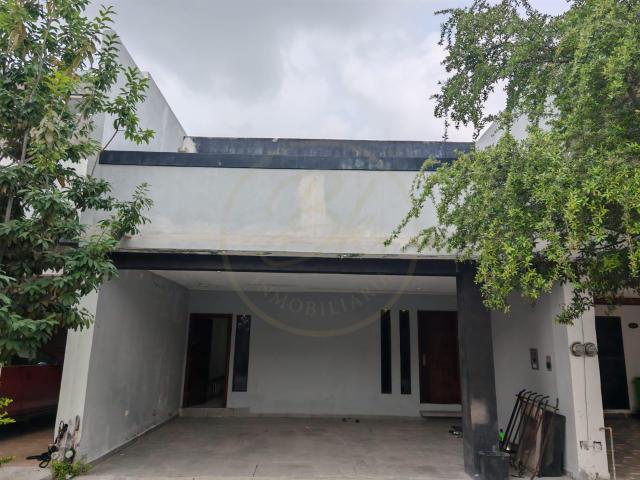 CASA EN PRIVADA CON ESPACIO PARA DEPARTAMENTO U OFICINA