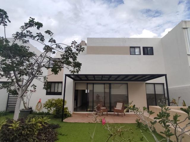Casa en privada con recámara en planta baja