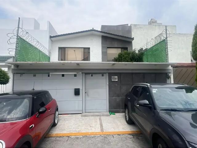 Casa en Privada con Vigilancia 24/7 | 3 Recámaras | 2.5 Baños | 220 m² de Construcción