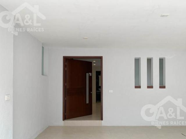 Casa en privada Boulevard Europa Tres recamaras y jardin