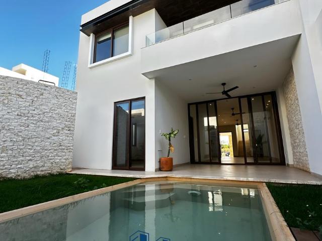 Casa en privada de 4 habitaciones con alberca en renta en Santa Gertrudis Cop? La Isla Mid