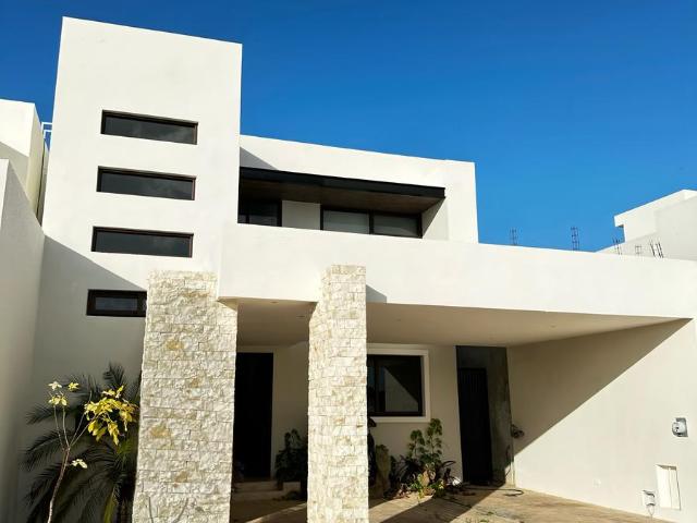 Casa en privada de 4 habitaciones con alberca en renta en Santa Gertrudis Cop? La Isla Mid