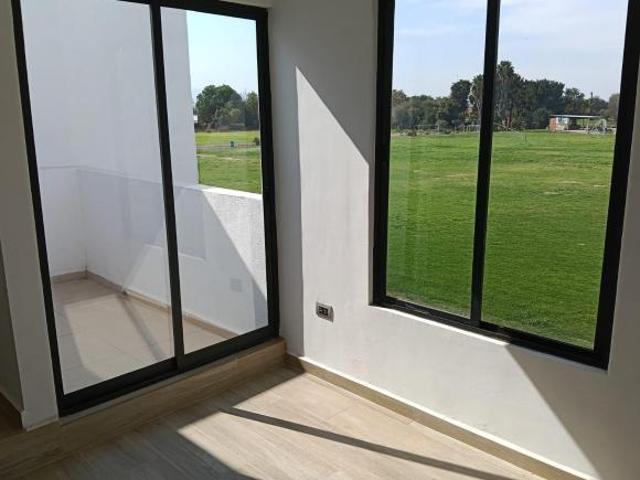 CASA EN PRIVADA EN SOLEDAD DE GRACIANO SANCHEZ