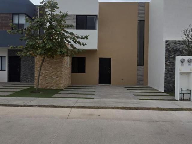 CASA EN PRIVADA EN POZOS