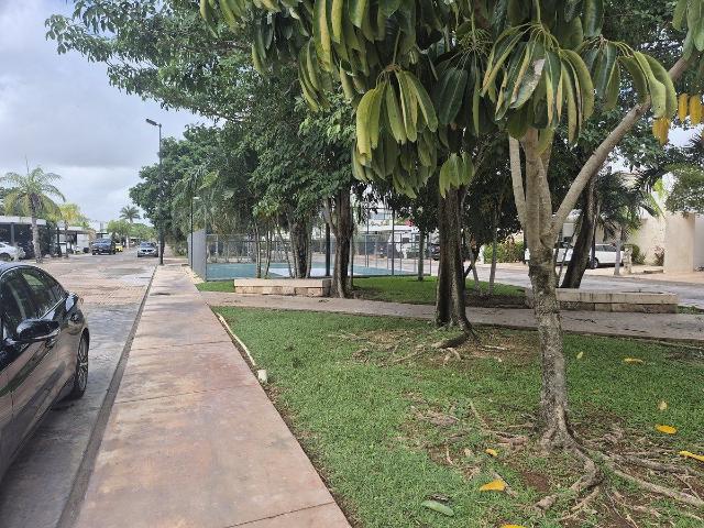 CASA EN PRIVADA EN TEMOZON EN VENTA/RENTA