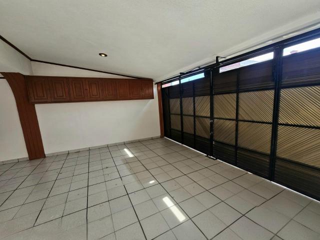 CASA EN PRIVADA EL CERRITO CERCA PLAZA CRYSTAL PUEBLA $5,500,000 CON ELEVADOR