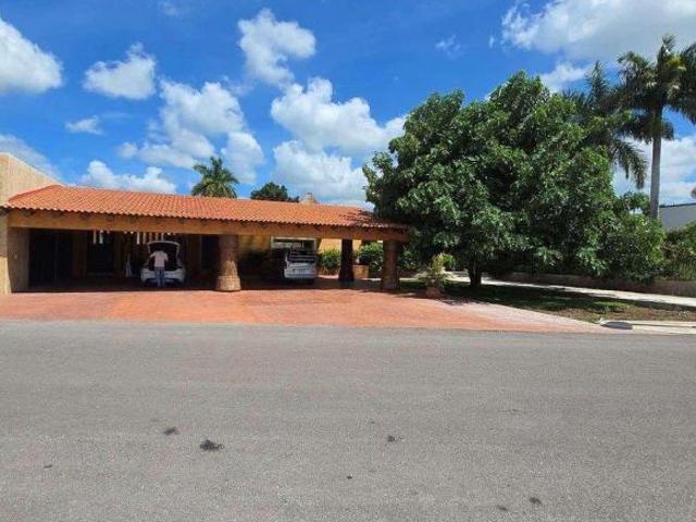 Casa en privada Oasis Temozón Norte