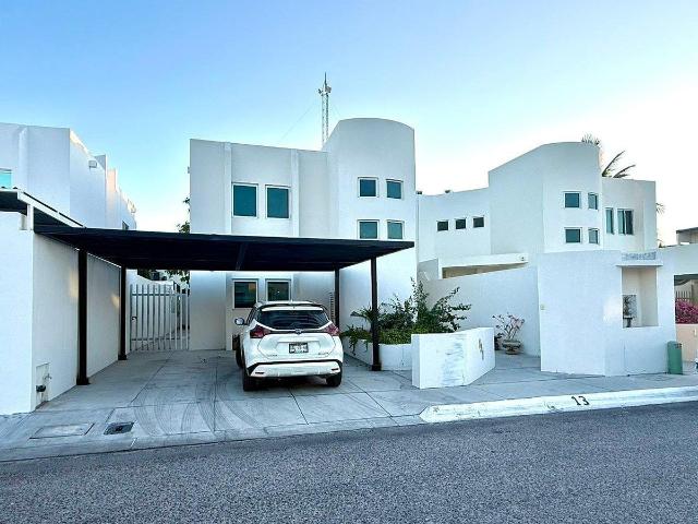 Casa en Privada Las Palmas