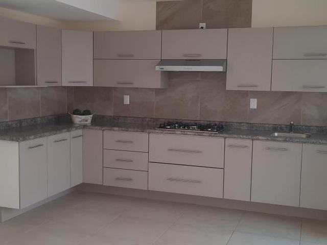 CASA EN PRIVADA MONTENA, EXCELENTE UBICACIÓN FRENTE A ZONA INDUSTRIAL