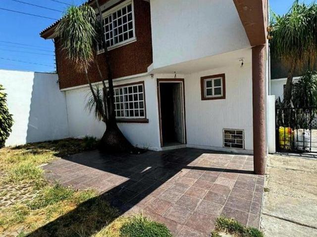Casa en privada, San Jerónimo, 3 rec Cochera 4 autos. Zona Norte León, Gto