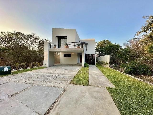 | Casa en Privada residencial NORTEMERIDA en renta sin muebles |