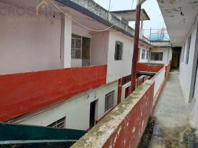 Casa en Propiedad con departamentos y locales en venta en la zona los Sauces en Xalapa Ver