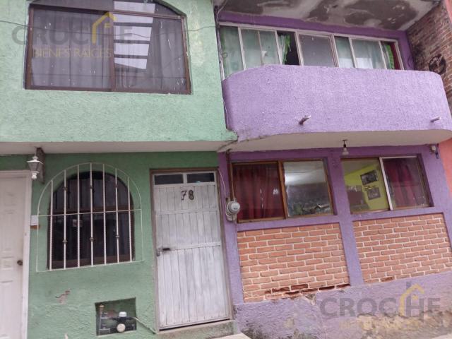 Casa en Propiedad en venta con dos locales y tres casas Zona Miguel Alem?n