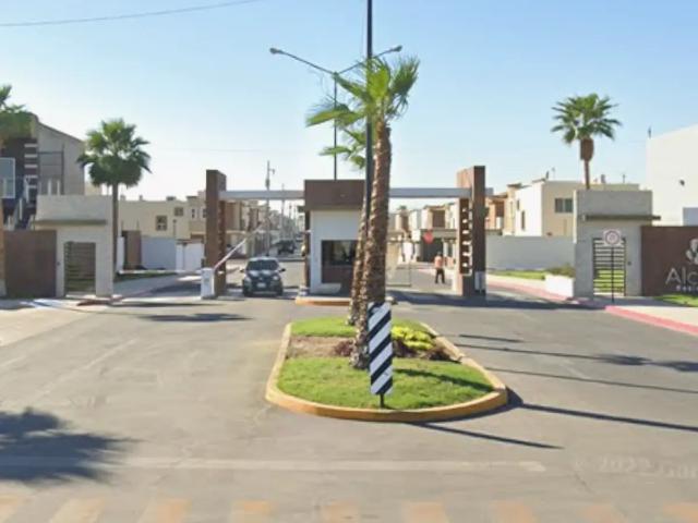 Casa en Quinta Alcázar de Toledo, Mexicali: Espaciosa y con Excelente Ubicación