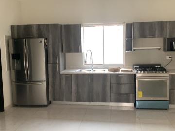 CASA EN RAMOS ARIZPE EXCELENTE UBICACION