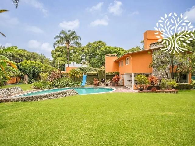 Casa en Fraccionamiento Rancho Cortés | Residencia Tipo Hacienda con Cancha de Tenis, Jardín