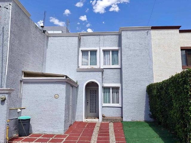 CASA EN RECIDENCIAL DEL PARQUE