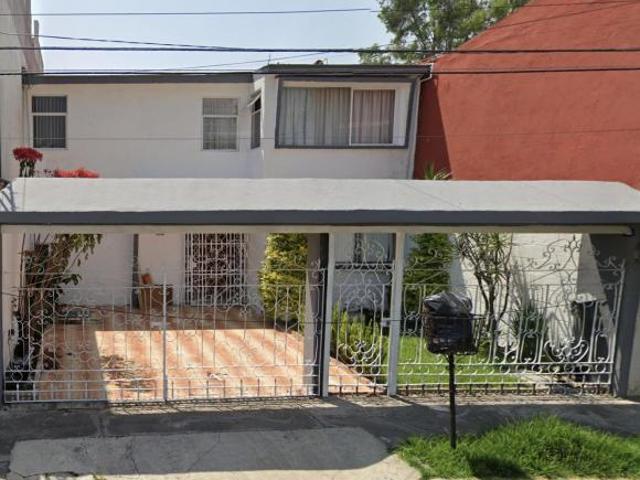 Casa en remate ubicada en Santa Monica, Tlalnepantla de Baz