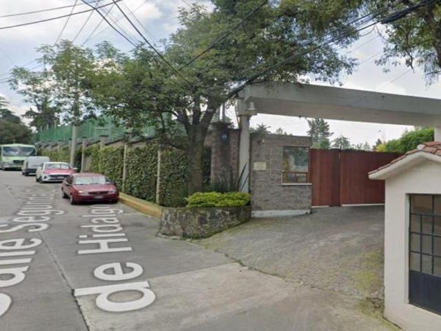 Casa en remate bancario/ Residencial Bosques de Ameyalco/Alvaro Obregón/ CDMX. Excelente oportunidad