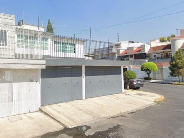 Casa en Remate en Zona Exclusiva y Tranquila en Paseos de Taxqueña Coyoacan Ciudad de Mexico