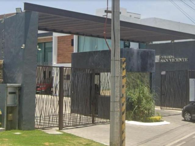 CASA EN REMATE EN CERRADA SAN VICENTE COL BOSQUES DE GRANADOS EN CHOLULA PUEBLA