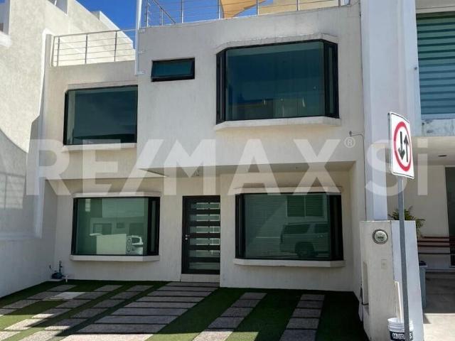 CASA EN RENTA MILENIO III