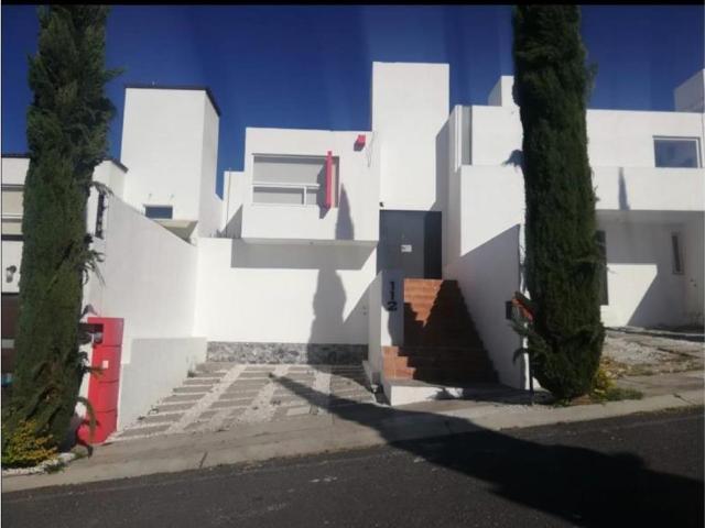 CASA EN RENTA MISION CIMATARIO CENTRO SUR