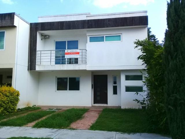 Casa en renta Natura Residencial ナトゥーラ, Avenida Olímpica, Barrio De Guadalupe, León, Guanajuato, México