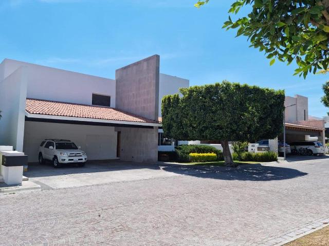 CASA EN RENTA O VENTA EN LA RICA