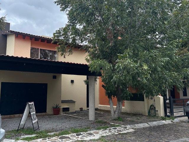 CASA EN RENTA O VENTA, FRAY NICOLÁS EL PUEBLITO, CORREGIDORA