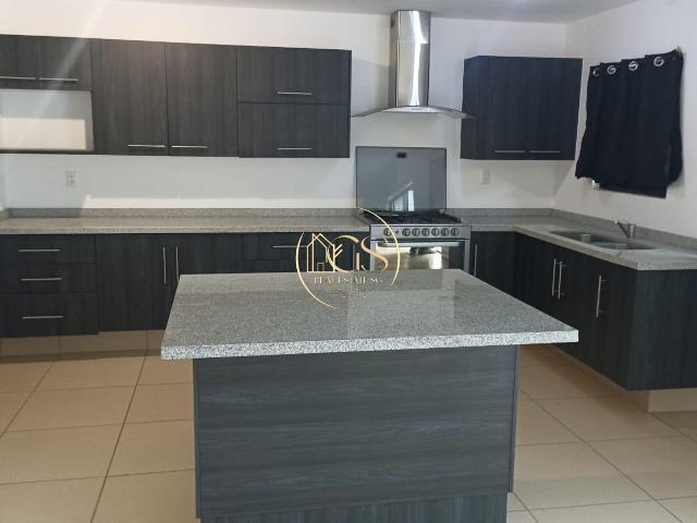 CASA EN RENTA O VENTA ZANA ENTORNO RESIDENCIAL CELAYA