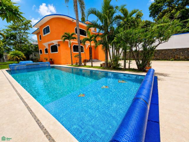 Casa en renta • Ocotepec, Cuernavaca • 4 recámaras • Alberca climatizada •