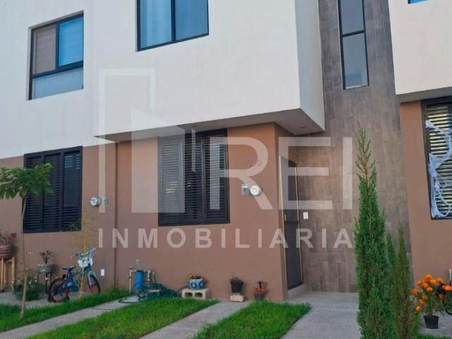 Casa en renta Av. Adolf Bernard Horn Junior 2992, Santa Cruz Del Valle, Jalisco, México