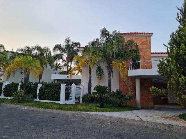 Casa en renta Avenida Acueducto, Real Del Bosque, Zapopan, Región Centro, Jalisco, 45116, México