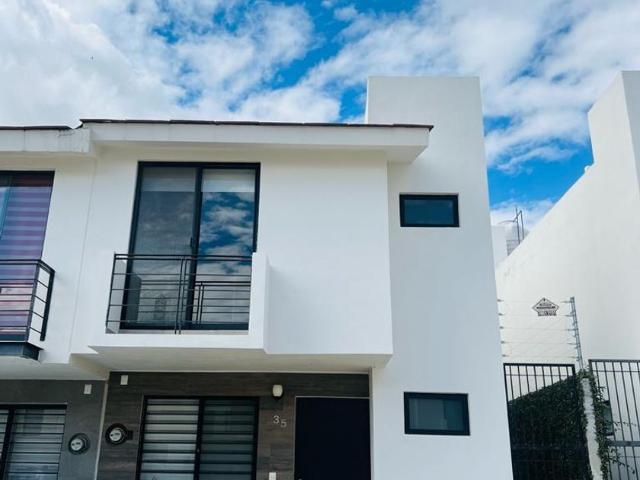 Casa en renta Avenida Altara 100, Cortijo San Agustin, San Agustín, Jalisco, México