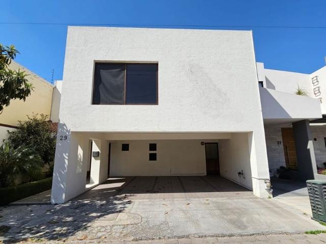 Casa en renta Avenida Del Paraíso, Jardines De Zavaleta, Heróica Puebla De Zaragoza, Puebla, 72150, Mex