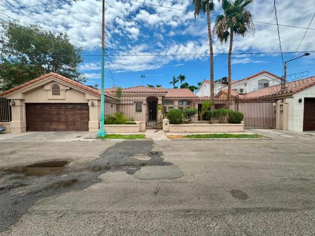 Casa en renta Avenida Los Laureles, Fraccionamiento Los Pinos, Mexicali, Municipio De Mexicali, Baja California, 21230, México