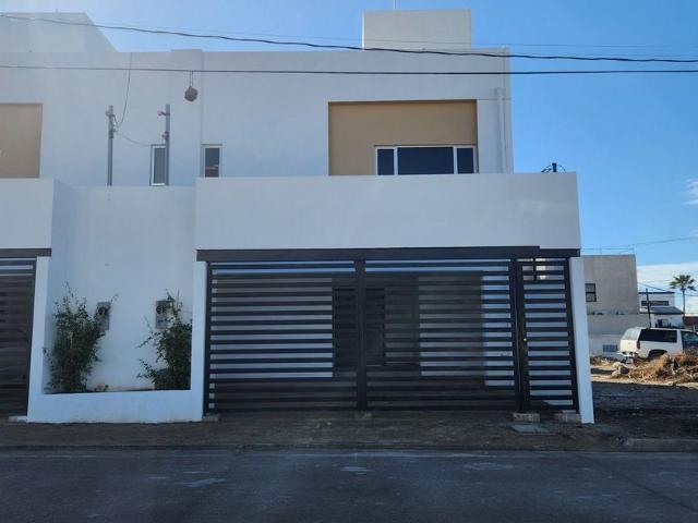 Casa en renta Avenida Melchor Ocampo, Rosarito, Municipio De Playas De Rosarito, Baja California, 22704, México