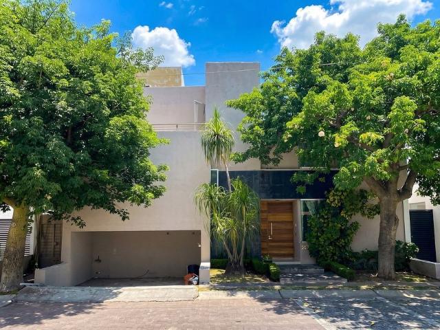 Casa en renta Avenida Santa Margarita, Valle Esmeralda, San Juan De Ocotán, Zapopan, Región Centro, Jalisco, 45210, México