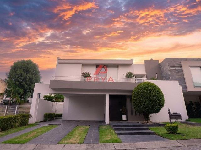 Casa en renta Avenida Santa Margarita, Valle Esmeralda, San Juan De Ocotán, Zapopan, Región Centro, Jalisco, 45210, México