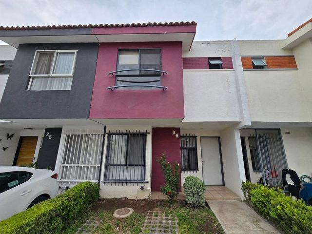 Casa en renta Avenida Primavera, Tlaquepaque, San Pedro Tlaquepaque, Región Centro, Jalisco, 45609, México