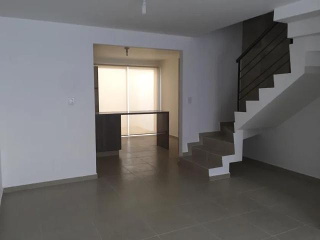 Casa en fraccionamiento en renta Avenida Tres Cantos, Campestre El Pilar, Campestre El Pilar Quinta Sección, Coronango, Puebla, 72683, Mex