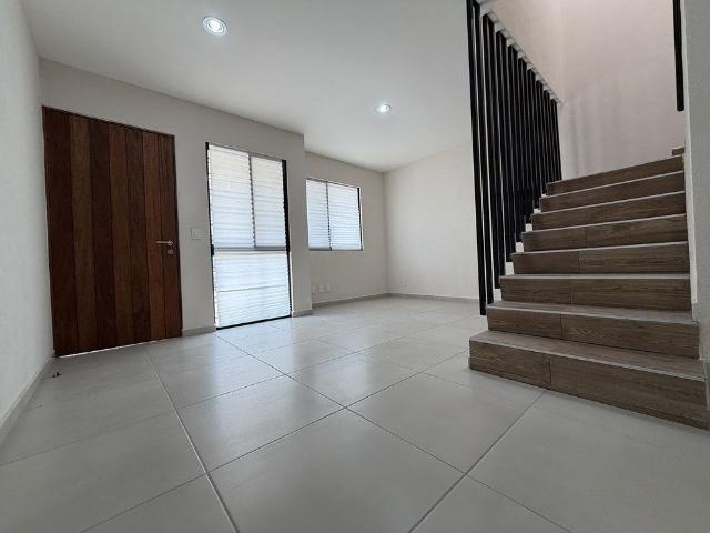 Casa en Renta a Estrenar en Condominio Parques del Bosque Segunda Sección