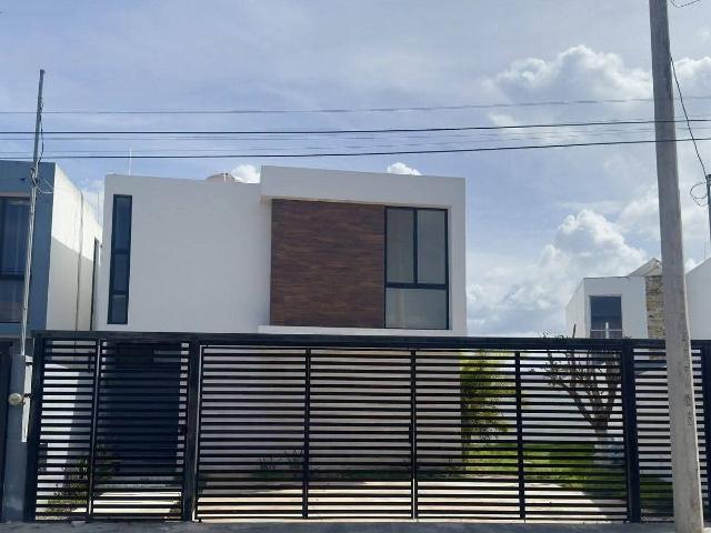 Casa en Renta a la Entrada de Conkal de Dos Plantas
