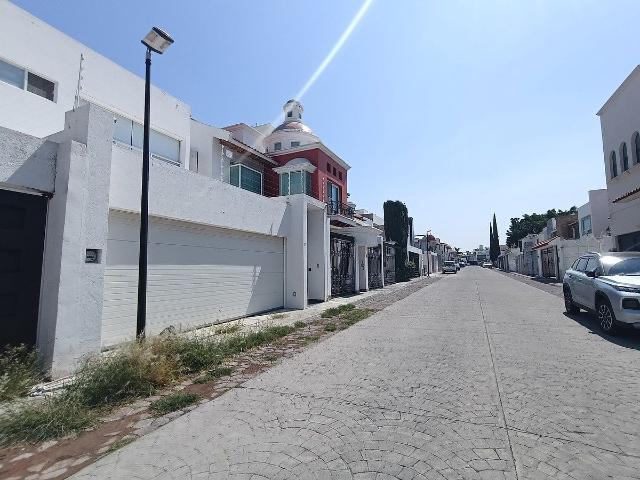 Casa en RENTA a pie de calle en Milenio !
