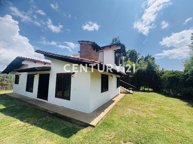 CASA EN RENTA ACATITLÁN, VALLE DE BRAVO