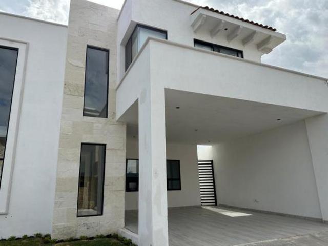 Casa en Renta al Norte en Fracc Cerrado a Estrenar
