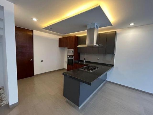 CASA EN RENTA AL NORTE EN 422